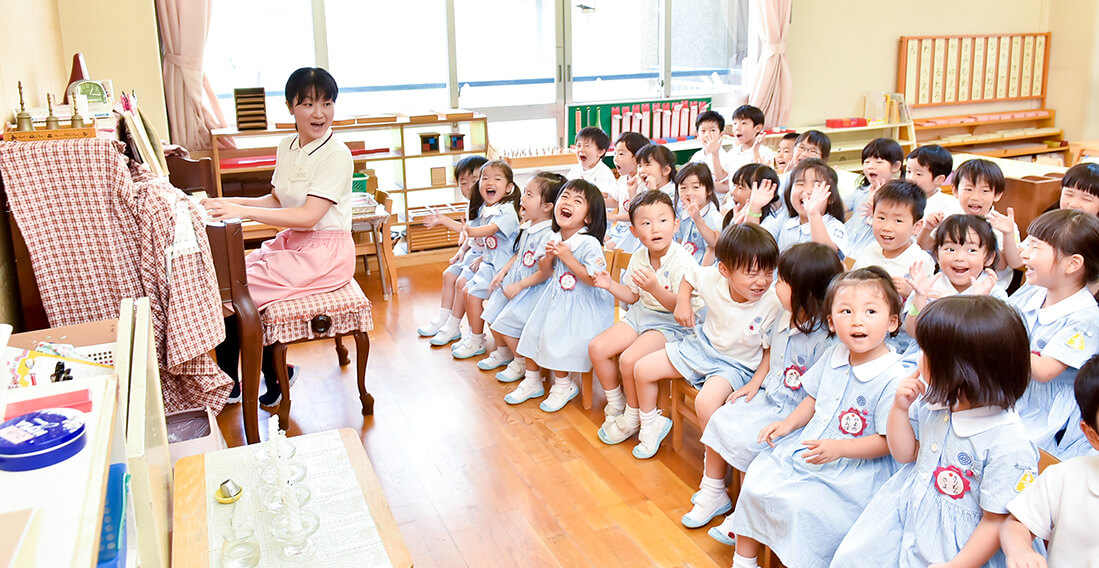 園の過ごし方 | 大阪信愛学院幼稚園 本園(3歳〜5歳)